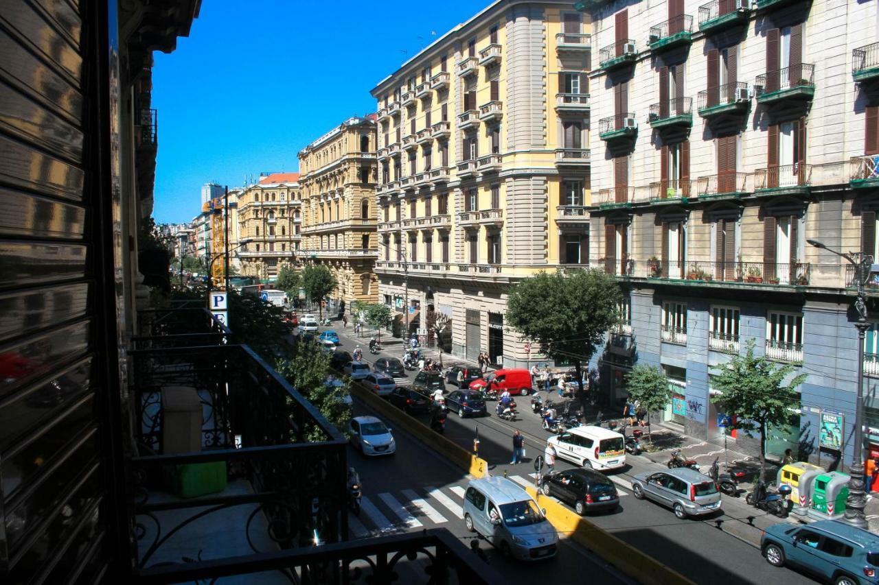 Bianchi Mediterranei B&B Napoli Bagian luar foto
