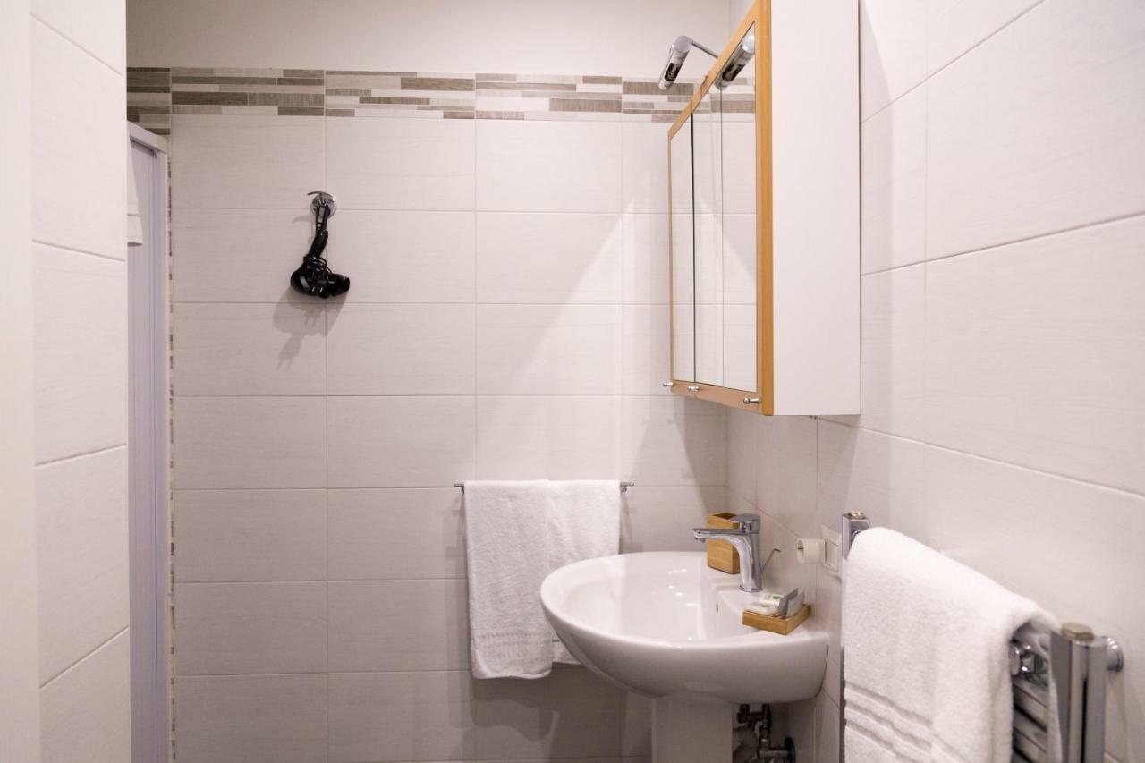 Bianchi Mediterranei B&B Napoli Bagian luar foto
